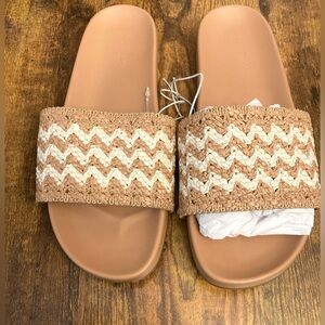 Universal Thread Chloe Tan and White Slide Sandals Size 6.5